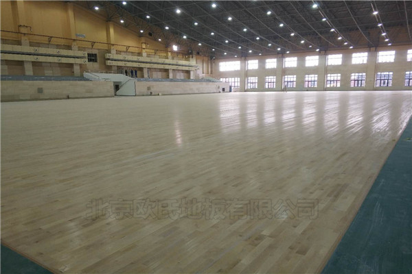 廣東湛江鋼鐵廠(chǎng)籃球館木地板案例